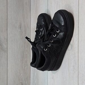 Ugg Australia Kids Unisex Leather Sneakers shoes sz 3